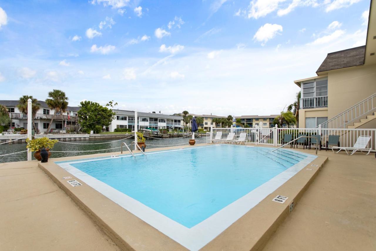 Апартаменты Funshine Pointe Capri Сант Пит Бич Экстерьер фото