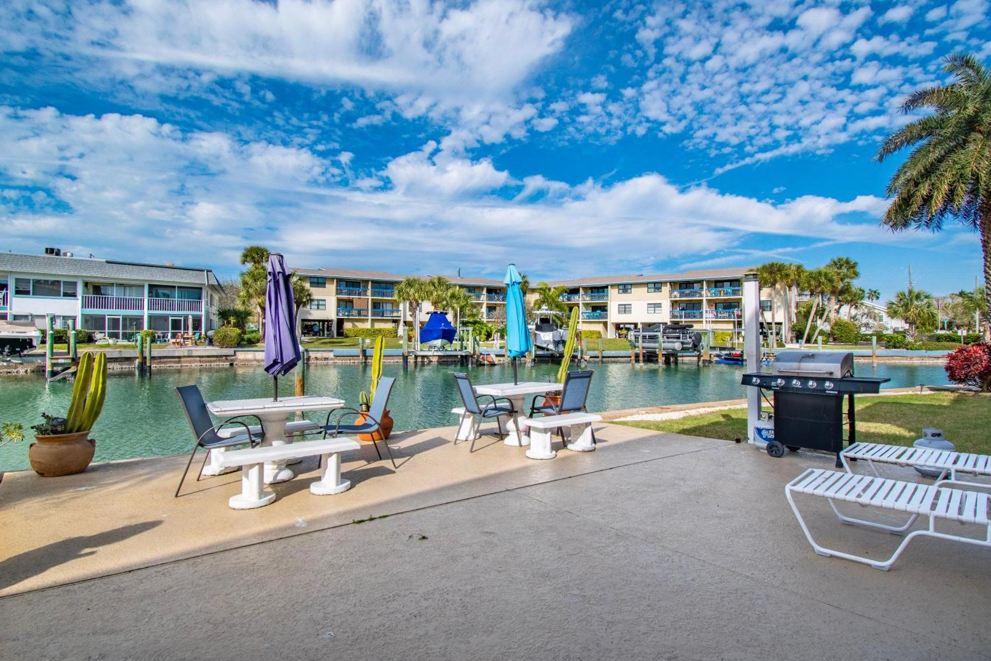 Апартаменты Funshine Pointe Capri Сант Пит Бич Экстерьер фото